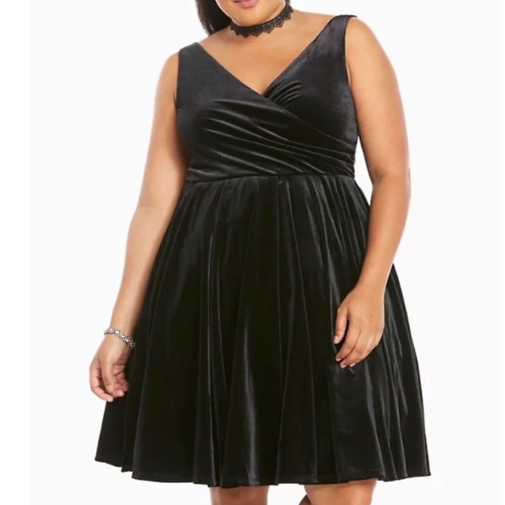 NWT Torrid black velvet sleeveless dress